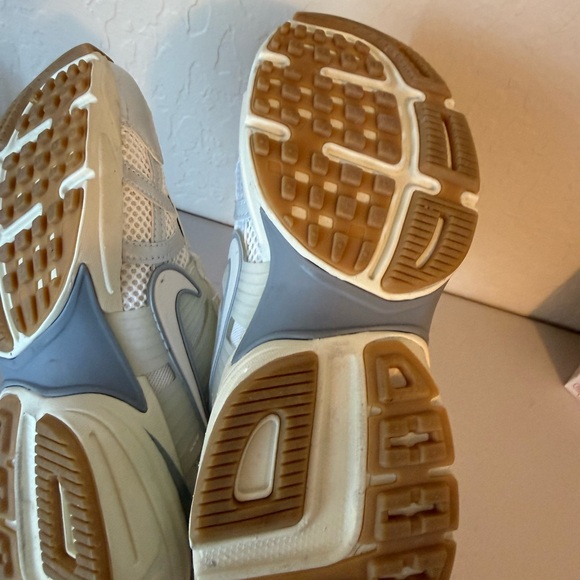 Nike Women's V2K Run Running Sneakers - Picture 6 of 6